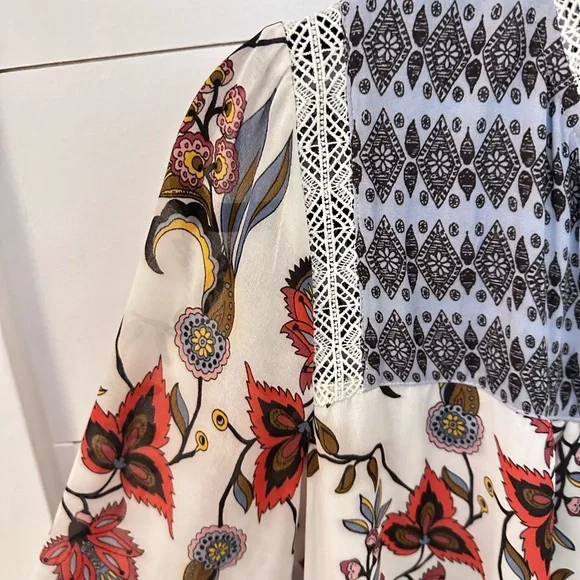 LOFT M white shabby chic V neck lace detail colorful floral lightweight blouse - Picture 6 of 13